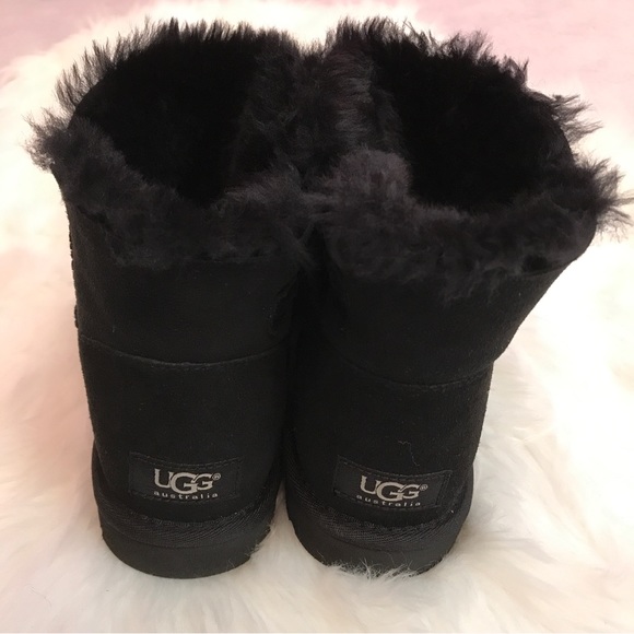NWT Mini Bailey Button UGG Boots - Picture 2 of 5